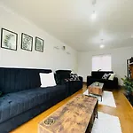 Boleyn Avenue By Incredible Stay