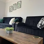 Boleyn Avenue By Incredible Stay