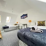 Nero Place By Incredible Stay