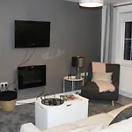 Beautiful 1-Bed House In Peterborough