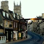 Penelope Maison - London In 50 Mins, Free Parking, 1 Bdrm Home