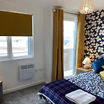 Central 2 Bed Newly Built Duplex Penthouse With Free Gated, On-Site Parking, Lift Access, Self Check-In, Super Fast Wifi, Two Cathedral View Terraces & Sleeps 6
