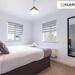 Long Stays 30Pct Off - Comfy 3 Bed House Near City Centre - Ps4 - Parking By Klarok Short Lets & Serviced Accommodation
