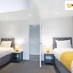 Long Stays 30Pct Off - Spacious 4Bed - Sports Channels - Parking By Klarok Short Lets & Serviced Accommodation