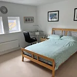 Peterborough, Hampton Vale Lakeside En-Suite Large Double Bedroom With Great Modern Facilities