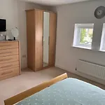 Peterborough, Hampton Vale Lakeside En-Suite Large Double Bedroom With Great Modern Facilities