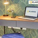 Large 4 Bedroom Semi-Detached House Sleeps 7 By Klarok Short Lets & Serviced Accommodation