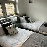 107 Bayard Apartments- Ground Floor With Outdoor Garden Area