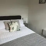 107 Bayard Apartments- Ground Floor With Outdoor Garden Area