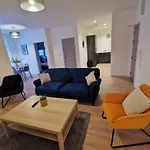 107 Bayard Apartments- Ground Floor With Outdoor Garden Area