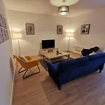 107 Bayard Apartments- Ground Floor With Outdoor Garden Area