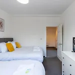 The Eldern - Spacious, Netflix, Free Parking, Close To A1