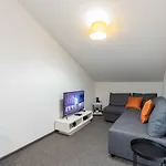 The Eldern - Spacious, Netflix, Free Parking, Close To A1