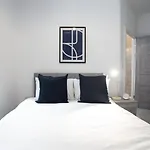 Bayard Apartments - 2 Bed Apartment Contractors Welcome