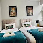 Kvm - Lavish Style Apartment - Modern 2 Bedroom Apartment In Bayard Free Parking - Kvm Lavish Style Apartment By Kvm Stays