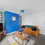 Nomastay Contractors, 3 Bedrooms, 4 Beds, 1 Sofabed, Parking On Driveway, 5 Mins To The A47, 5-10 Mins To The Supermarkets, B&Q, Gym, Pub, Costa, Wendys
