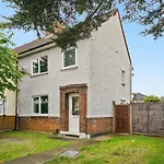 Nomastay Contractors, 3 Bedrooms, 4 Beds, 1 Sofabed, Parking On Driveway, 5 Mins To The A47, 5-10 Mins To The Supermarkets, B&Q, Gym, Pub, Costa, Wendys
