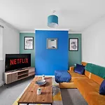 Nomastay Contractors, 3 Bedrooms, 4 Beds, 1 Sofabed, Parking On Driveway, 5 Mins To The A47, 5-10 Mins To The Supermarkets, B&Q, Gym, Pub, Costa, Wendys