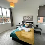 Opp Peterborough - High End 2 Bed 2 With Secure Parking! Big Savings Booking 4 Nights Or More!