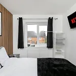 4 Bed House-Parking-Wifi-Smart Tvs In Each Bedroom-Special Rates Available