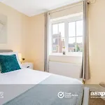 Spacious 5 Double Bedroom Family Home With 2 Bathrooms Plus Wc Includes Driveway Parking And Extended Lounge And Dining Room Plus Private Rear Garden In A Great Location