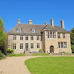 Russell Hill Manor