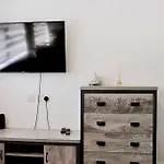Small And Cosy Entire House In Peterborough