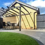 Hampton 3-Bedroom Relaxing Escape With Parking