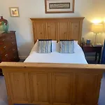 Beautiful Private Room With Kingsize Bed And Large Private En-Suite