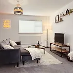 Stylish 3 Bed In Peterborough