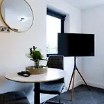 Franchise House Apartments - Free Parking & Wifi - Contractor Friendly - Long Stays Welcome
