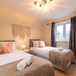 Host & Stay - Moresby Way