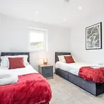 Perfect For Contractors And Leisure - Close To City Centre Apartment - Sleeps Up To 5