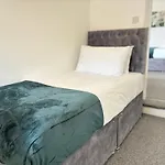Star Road Home, Central Location, Free Parking