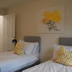 Contractor Accommodation - Sleeps 7 - Peterborough
