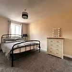 Luxurious Stay, Spacious & Chic
