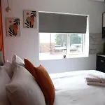 Cb Stays - Private Rooms With Ensuite And Kitchenette In Peterborough