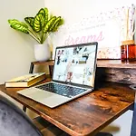 The City Centre Studios - Peterborough - Contractor Friendly - Free Wifi - Smart Tv - Desk Space - Well Designed - Ideal For Long Work Stays