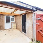 Delightful 4B Home For Leisure And Business Stays