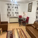 Cosy Flat Near City Centre
