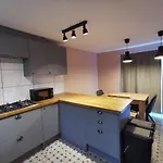 Spacious En-Suite Room Near Hospital And Shops