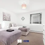 Spacious 4 Bedroom House Convenient Location By Trinity Stays Short Lets & Serviced Accommodation Peterborough