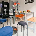 5-Bedroom Contractor House With 10 Beds Free Parking And Free Wifi - Outfield Homes By Your Lettings Short Lets & Serviced Accommodation Peterborough