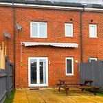 Modern 4-Bedroom Contractor House In Hampton Near Pubs And Restaurants With Free Wifi - Managed By Your Lettings Short Lets & Serviced Accommodation Peterborough