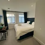 Chic 1-Bedroom City Centre Apartment In Peterborough