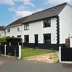 Spacious Retreat For Groups In Fantastic Location