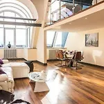 Shelton House Apartment