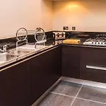 Shelton House Apartment