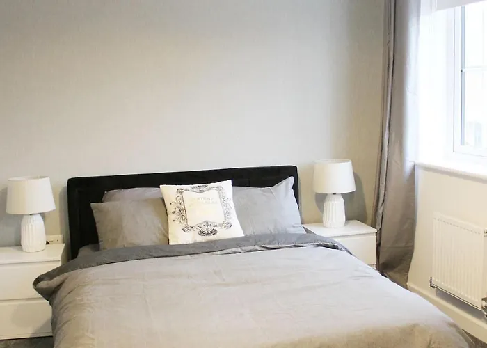 Penelope Maison - London In 50 Mins, Free Parking, 1 Bdrm Home