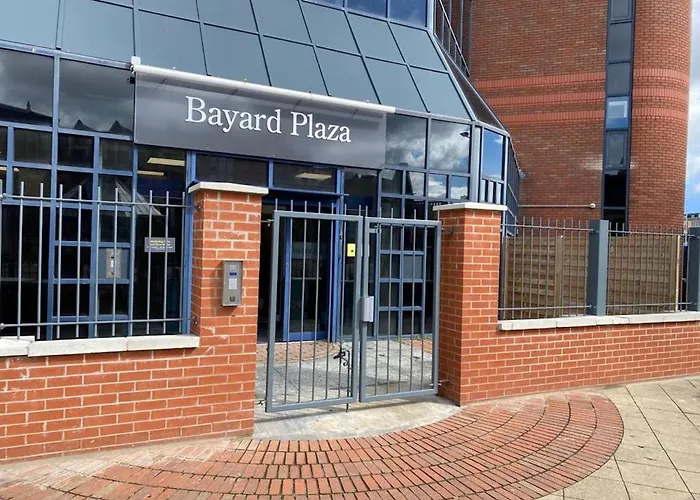 Central Newly Built 2 Bed Duplex Penthouse With Free On-Site Gated Parking, Lift Access, Self Check-In, Super Fast Wifi, Two Cathedral View Terraces & Sleeps 6
